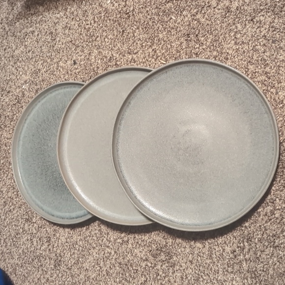 Dinner plates West Elm - Picture 4 of 5